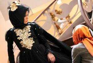 Турецкий журнал красоты связывает мусульманский хиджаб с гламуром 