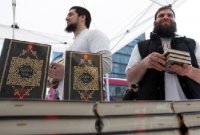 Немецкие мусульмане раздают бесплатные копии Корана в Берлине